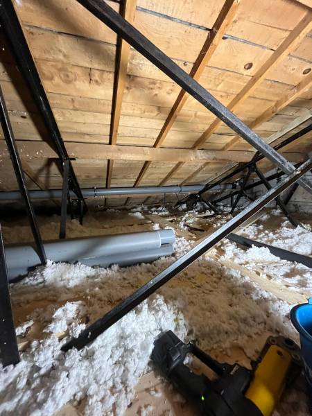 Création du réseau dans un tube PVC afin de garantir une meilleur protection dans les combles