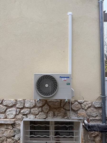 La société ECO SYSTEME réalise l'installation de climatisation réversible éco-performante pour votre maison individuelle avec mise en service incluse